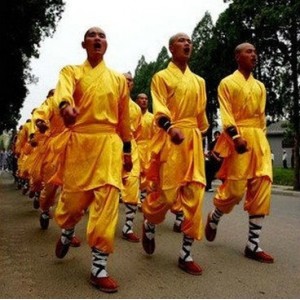 Желтые одежды шаолиньских монахов